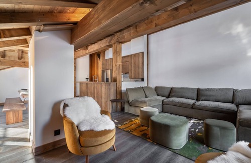 Le Praz Apartment | Luxury Apartment Near Pistes with Hammam, Parking, and Ski Room