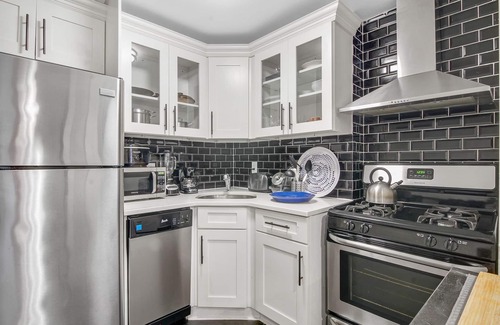 Crown Heights Apartment | Luxury apartment, near the subway, perfect for work or play!
