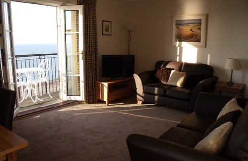 Hythe Apartment | Luxury apartment on seafront in Hythe