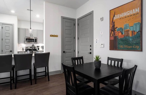 Crestline Heights Apartment | Luxury Apartment: Pool, Restaurants & Shopping