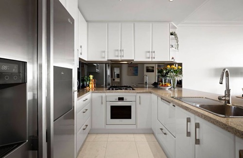 Middle Park Apartment | Luxury apartment with spectacular bay views