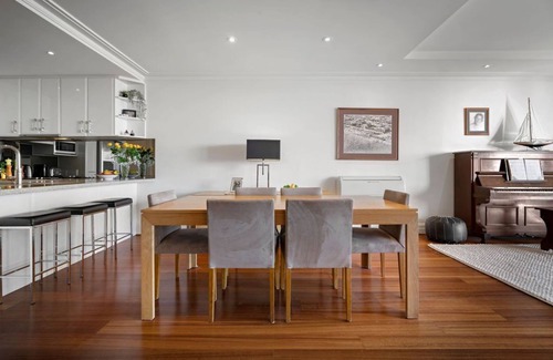 Middle Park Apartment | Luxury apartment with spectacular bay views