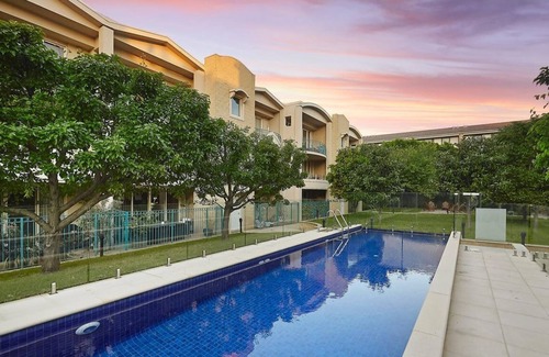 Middle Park Apartment | Luxury apartment with spectacular bay views