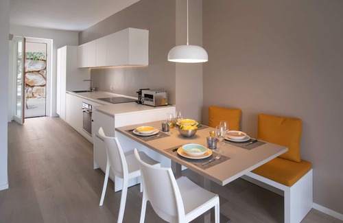 Procchio House | Luxury apartment with private access to the sea.