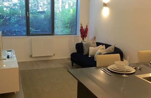 Mortlake Apartment | *LUXURY APARTMENT* with PRIVATE PARKING LONDON- HEATHROW