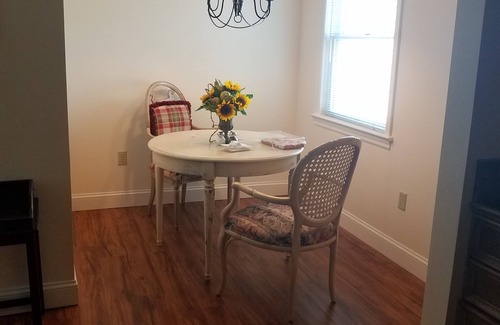 Ephrata Apartment | Luxury Apartments at Brownstown Unit 6: A Cozy & Inviting 1 Bedroom+Office Suite