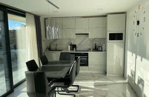 Balatonalmadi Apartment | Luxury Apartments in Balatonalmádi, Almádi Lux Apartman II - Crystal White