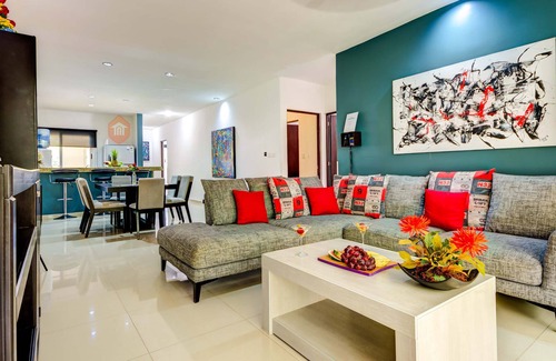 Tohoku Apartment | Luxury Apt A Few Steps From The Beach & 5th Ave