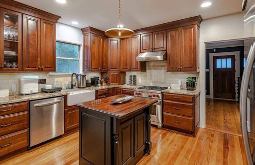 Westfield Apartment | Luxury Apt by Zilker - Pro Kitchen, W/D, Parking
