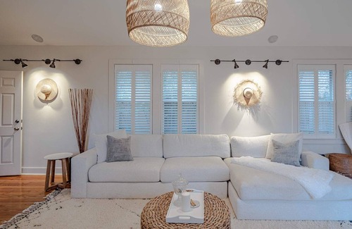 Westfield Apartment | Luxury Apt by Zilker - Pro Kitchen, W/D, Parking
