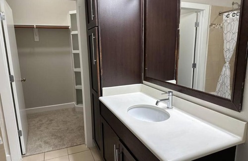 Memorial Apartment | Luxury apt in perfect location