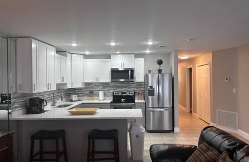 Highland Beach Villa | Luxury Apt Villa 2bed/2bath just 1 block from the beach with pool & jucuzi