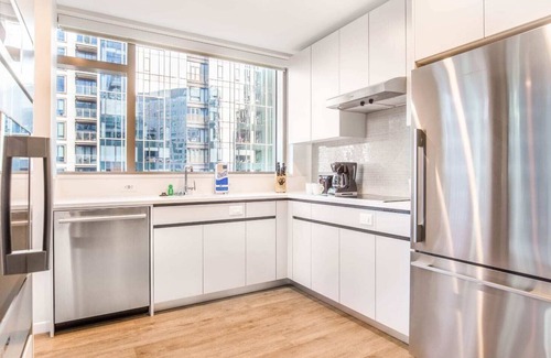 Seaport District Apartment | Luxury Apt with Gym in Seaport