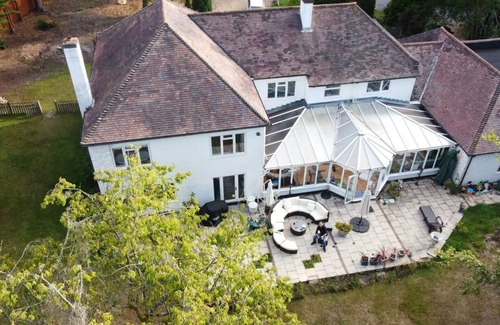 Sunninghill Cottage | Luxury Ascot-Art Cottage | Royal Ascot | Wentworth