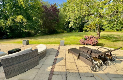 Sunninghill Cottage | Luxury Ascot-Art Cottage | Royal Ascot | Wentworth