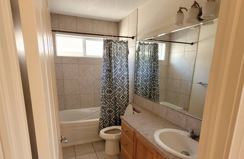 Calgary House | Luxury at Tara Vista NE Near Calgary Airport
