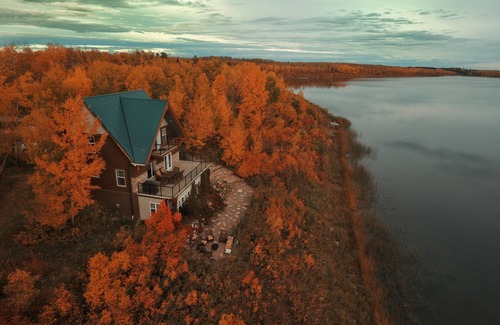 Fowler Lake Ski Chalet | Luxury at the Lake