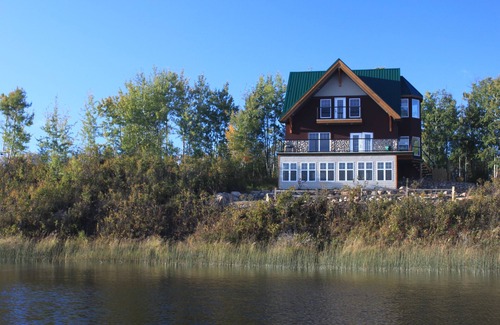 Fowler Lake Ski Chalet | Luxury at the Lake
