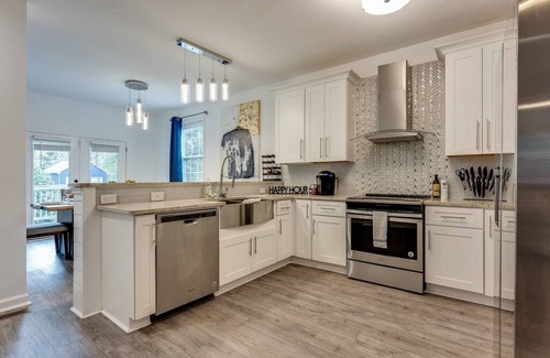 Sylvan Hills House | ❤️Luxury Atlanta Home - Free Parking/Self Check-in/12+ Guest/4 Bedrooms ❤️