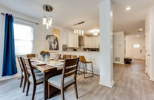 Sylvan Hills House | ❤️Luxury Atlanta Home - Free Parking/Self Check-in/12+ Guest/4 Bedrooms ❤️