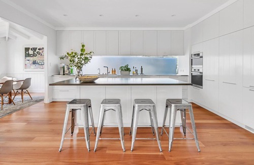 Avalon Beach House | Luxury Avalon Beach house - short walk to beach.