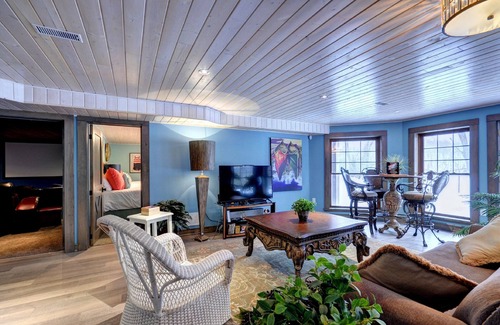 Eagle Lake House | Luxury B&B close to Alqonquin park and Sir Sams ski hill