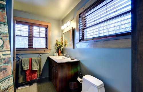 Eagle Lake House | Luxury B&B close to Alqonquin park and Sir Sams ski hill