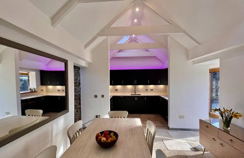 Wadebridge House | Luxury barn conversion near Padstow - stunning ocean views, garden and hot tub