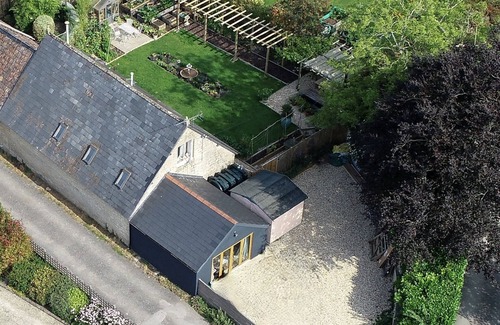 Cherhill House | Luxury Barn Stay Sleeps 8