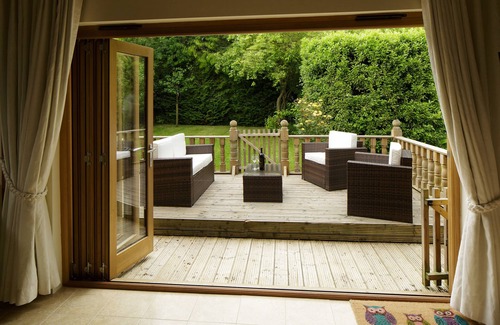Stoke Ash House | Luxury barn with private hot tub, sauna, pizza oven, dog friendly.