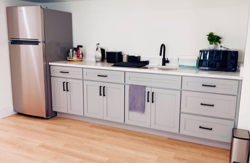 Nauck House | Luxury Basement: 2 QueenBeds with PrivateBath and Nonsmoking