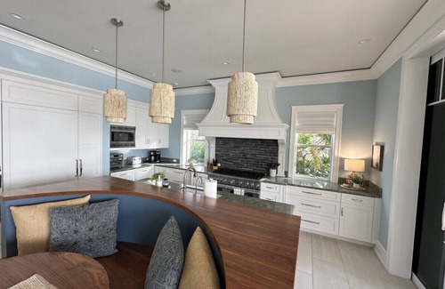 Vanderbilt Beach House | Luxury Bayfront Retreat – 2-Min Walk to Private Vanderbilt Beach Access