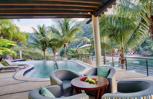 Boca de Tomatlan Villa | Luxury Beach Frontage Villa For Rent