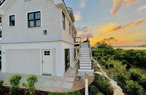 Snug Harbor House | Luxury Beach House - Your Perfect Getaway Paradise