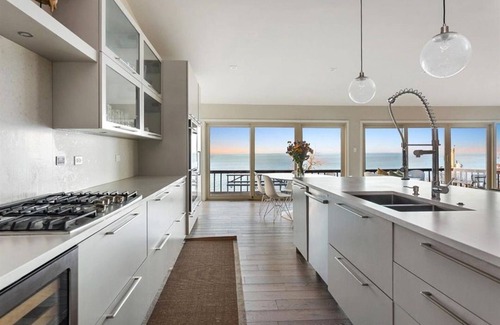 Beverly Shores House | LUXURY BEACH HOUSE IN DUNES NATIONAL PARK with 40ft POOL, & LAWN WITH GARDEN