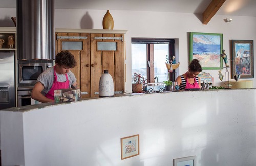 Looe House | Luxury Beach House Rental with Hot Tub, 30 meters to Beach