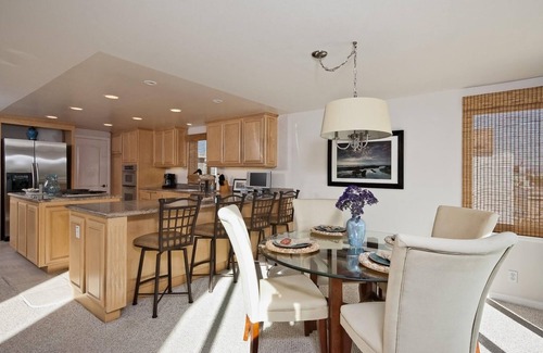 Hollywood Beach House | Luxury Beach House Rental in Hollywood Beach, Oxnard, CA
