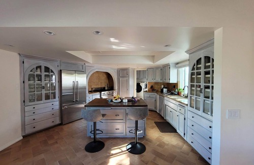 Santa Barbara House | Luxury Beach Mediterranean Villa, Pool/Spa, 6 Bed/6 Bath, Private Beach Access