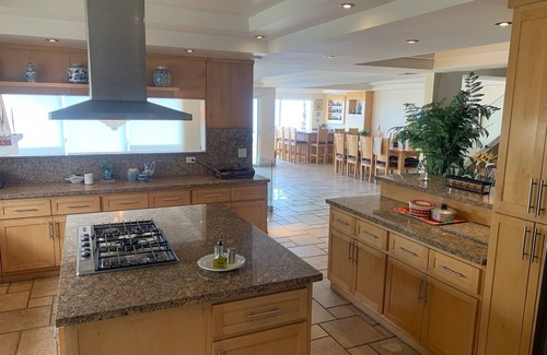La Fonda House | Luxury Beachfront Living with private heated pool/jacuzzi Plaza Del Mar Beach