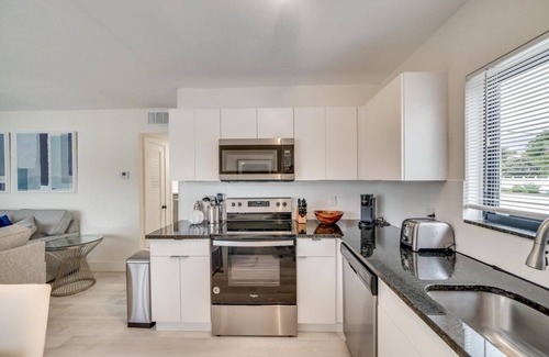 Imperial Point Apartment | Luxury beach resort for 6 ppl with pool