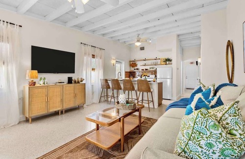 Indian Rocks Beach Cottage | Luxury Beach Bungalow | Walk to Dining & Sunset