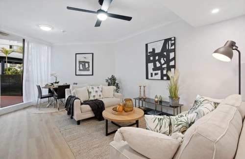Surfers Paradise House | Luxury Beach Villa