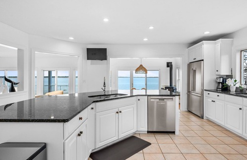 Barnstable House | LUXURY BEACHFRONT GETAWAY ON CAPE COD. "PET FRIENDLY"