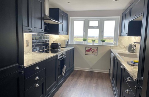 Pevensey House | Luxury Beachfront The Cozy Clam