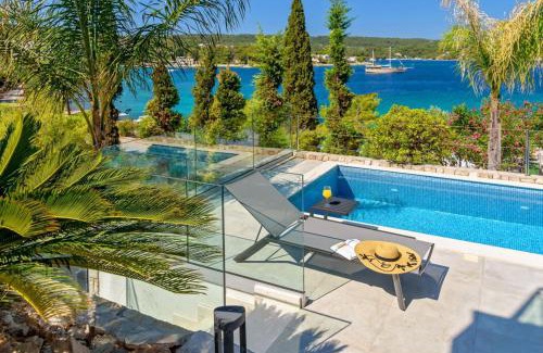 Necujam Villa | Luxury Beachfront Villa Raquel with Private Pool & Gym at Šolta, Croatia