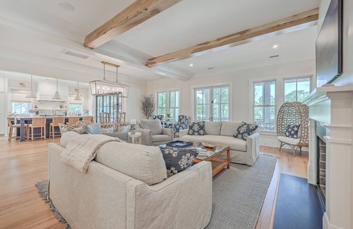 Seabrook Island House | Luxury Beachhome Infinity Pool Chefs Kitchen Elevator Sleeps 14