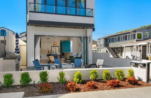 Huntington Beach House | Luxury Beachside Villa Steps to Sand and Beach