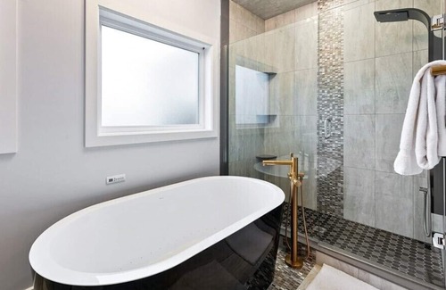 Leamington House | Luxury bed & bath with jetted tub and bidet system