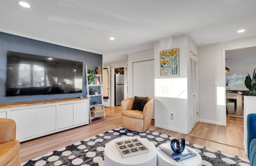 Framingham House | Luxury Boston Ranch –Sleeps 8|Pet+|Private pool