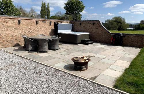 Skirpenbeck House | Luxury Boutique Country Cottage with Hot Tub